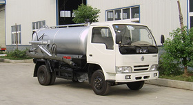 小型吸污車(chē)